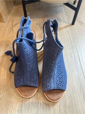 Tom’s Elba Blue Suede Lace-Up Block Heel Sandals